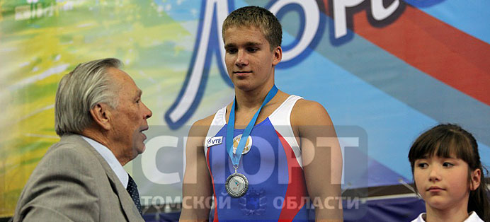 Спортивная гимнастика: Кирилл Потапов успешно выступил на «Олимпийских надеждах»